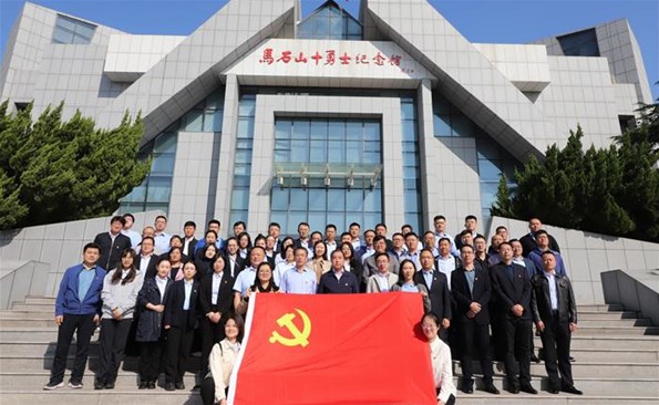 “走好清廉之路，，，，，，，切记初心使命”——威海产投集团开展党性教育主题党日运动