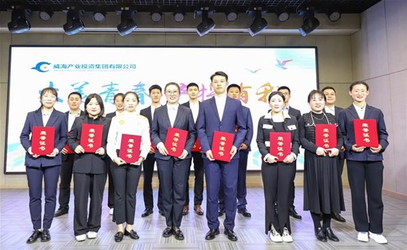 【“五四”专辑③】30年，，，，，，，，身边的人——“绽放青春风范 孝顺青春力量”演讲角逐优异作品（三）
