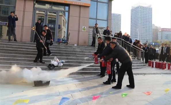威海产投集团开展“全民消防，，，，，，，生命至上” 消防宣传月运动
