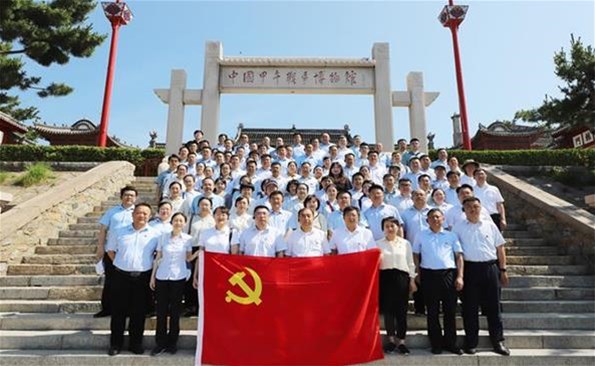 威海产投集团开展庆“七一”系列运动