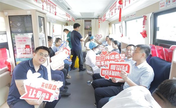 热血汇聚爱心 贡献践行继续—威海产投集团开展无偿献血运动